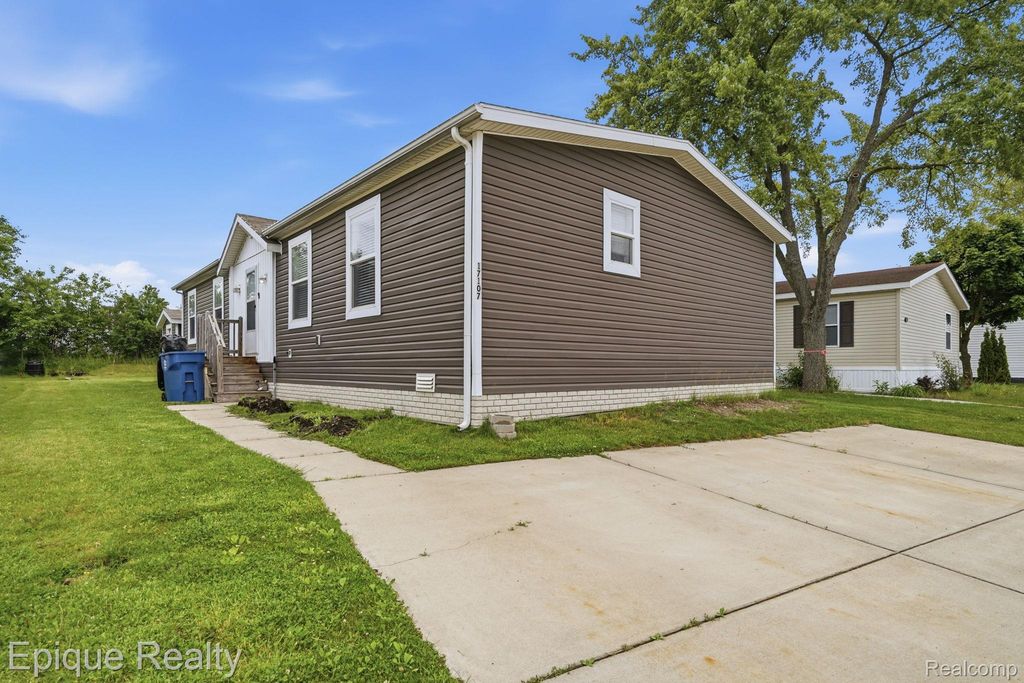 17107 Detroiter, Springfield charter township