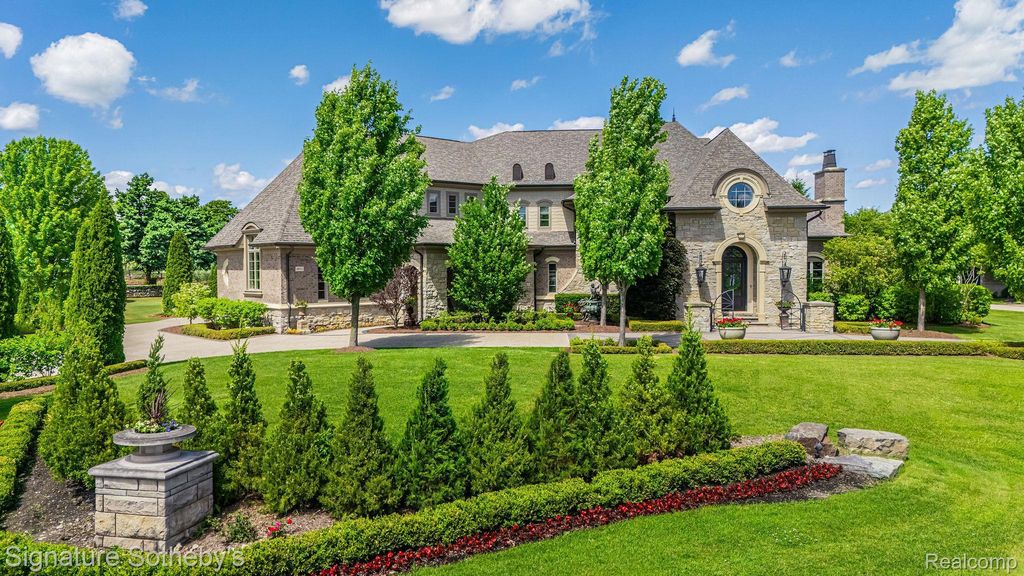 4911 Pinnacle Boulevard, Oakland charter township