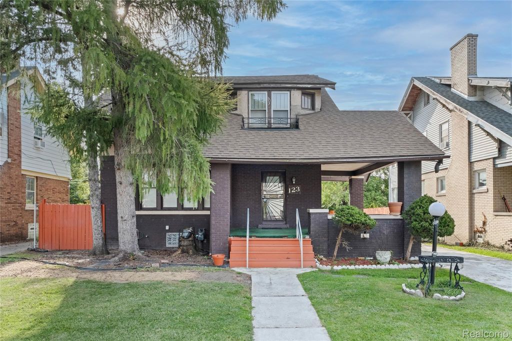123 Moss Street, Highland Park