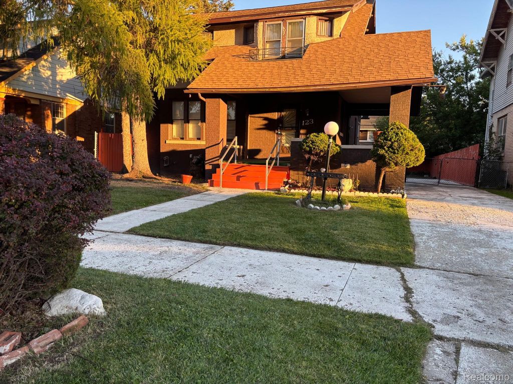 123 Moss Street, Highland Park