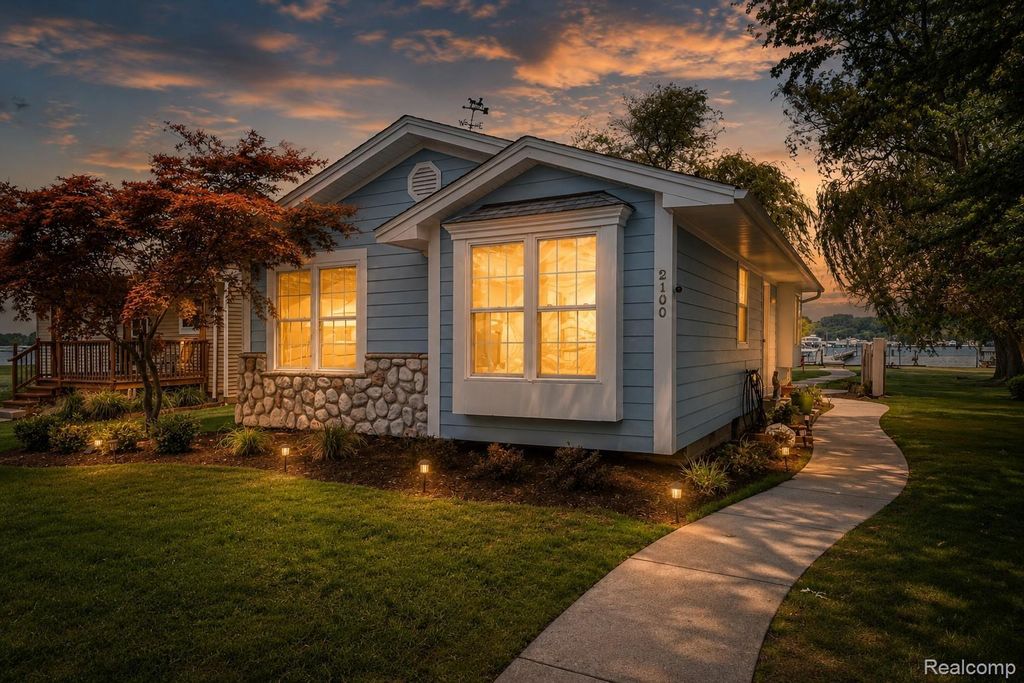 2100 N Channel Drive, Harsens Island