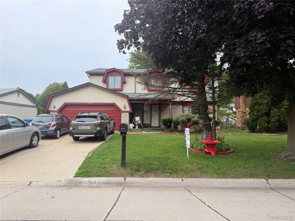 29538 E Nottingham Circle, Warren city