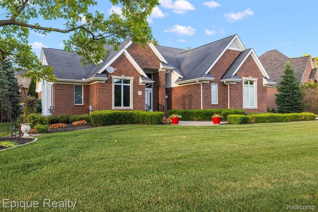 5675 Golf Pointe Drive, Village of Clarkston city