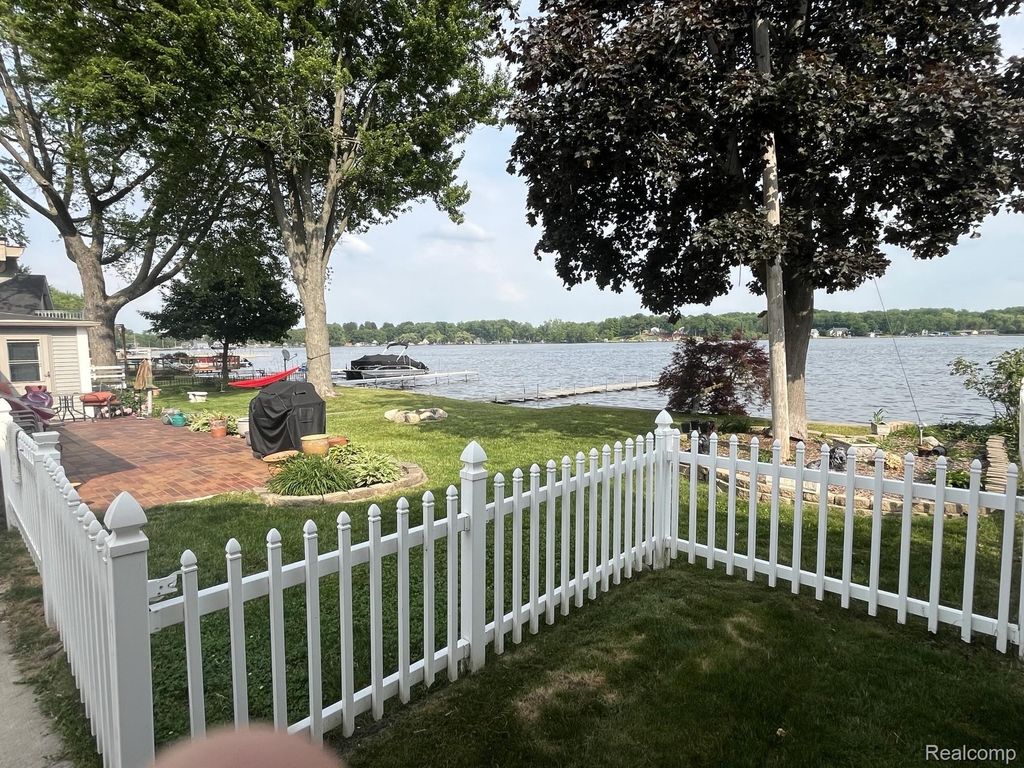 1138 Lakeview Drive, Lake Odessa village