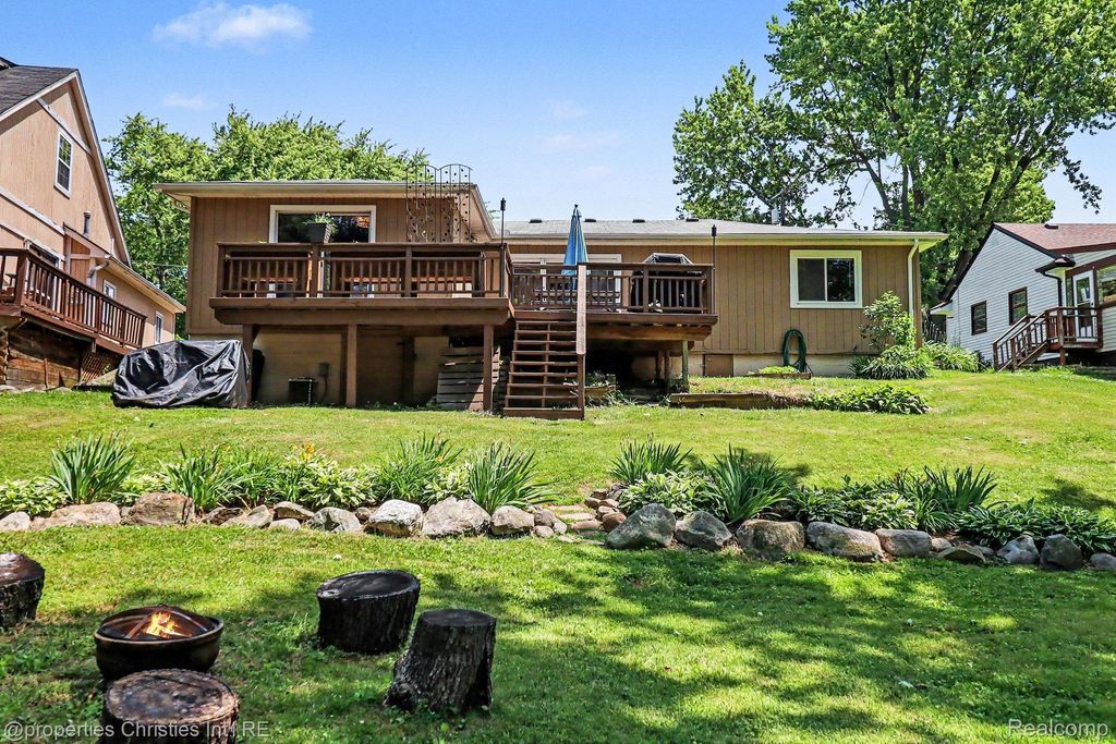 9567 Susin Lane, Springfield charter township