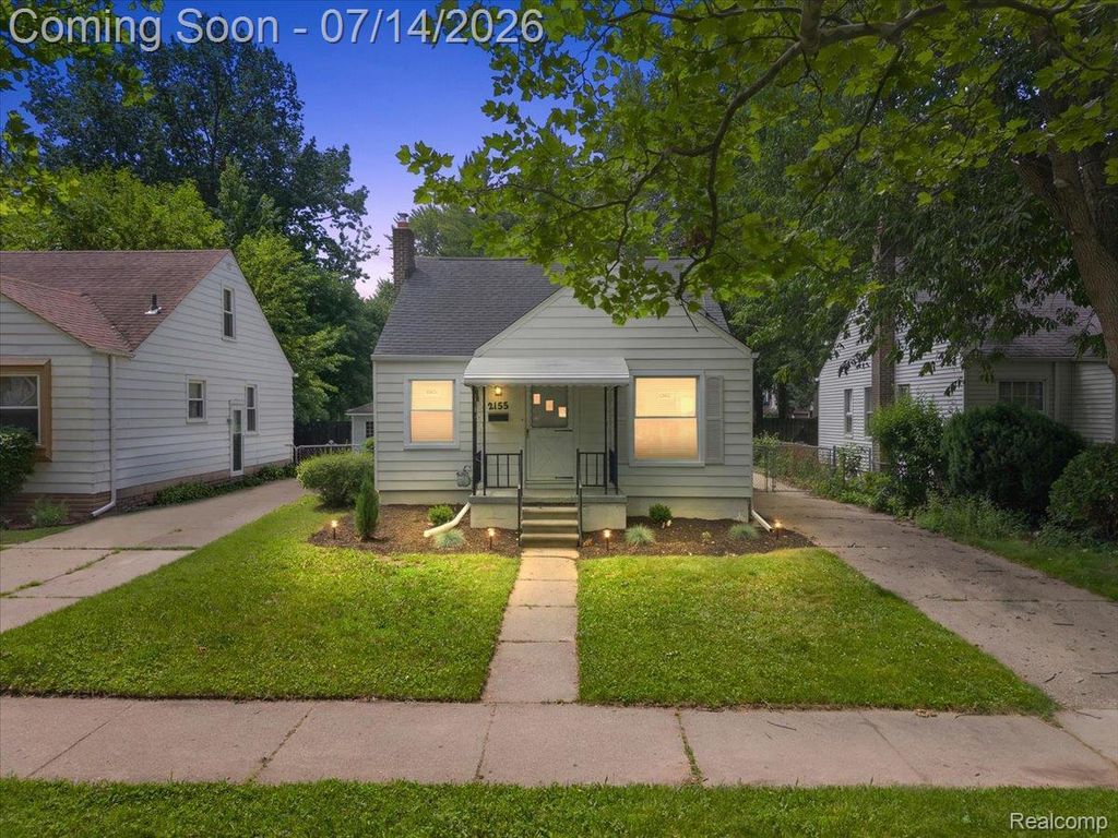 2155 E 8 Mile Road, Grosse Pointe Woods city