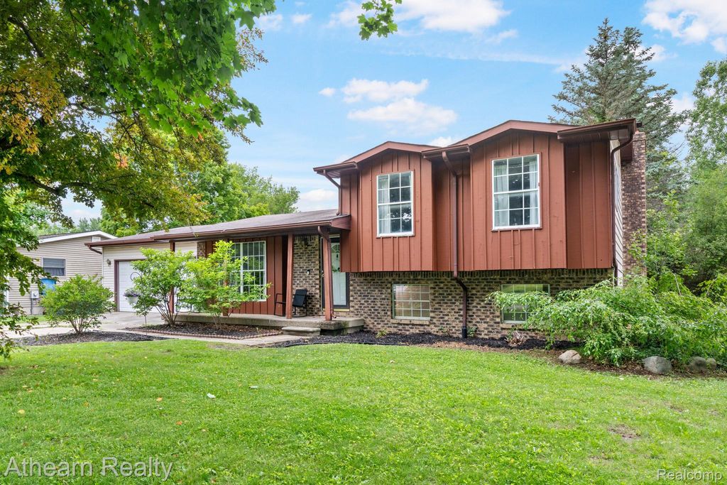 7156 Sharp Road, Mundy township
