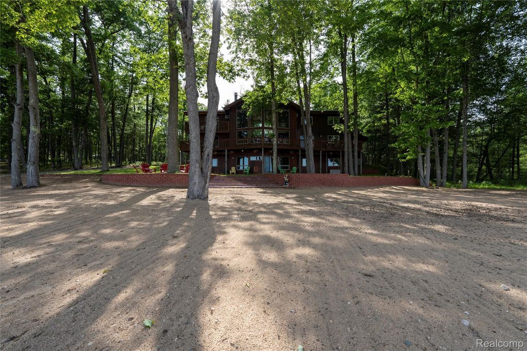 2300 Bliss Lane, Plainfield township