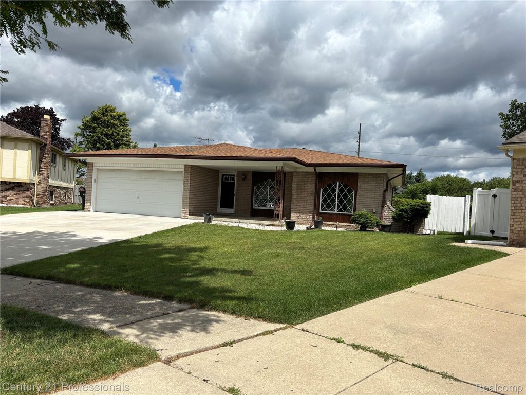 38986 Cottonwood Court, Sterling Heights city