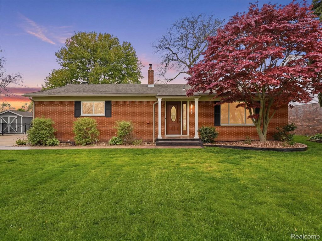 32160 S River Road, Harrison charter township