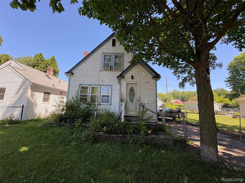 818 Loa Street, Lansing city