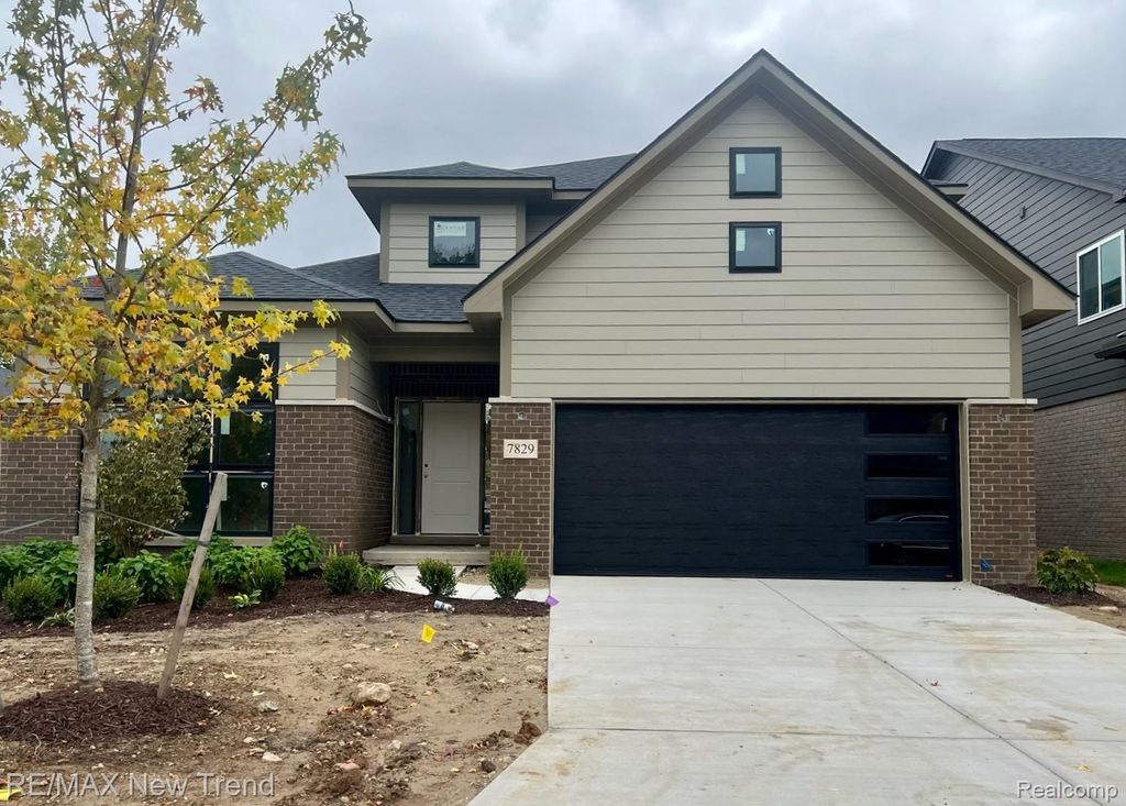 7829 Trailside Court, West Bloomfield