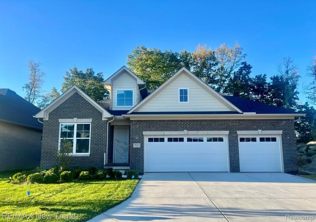 7832 Trailside Court, West Bloomfield