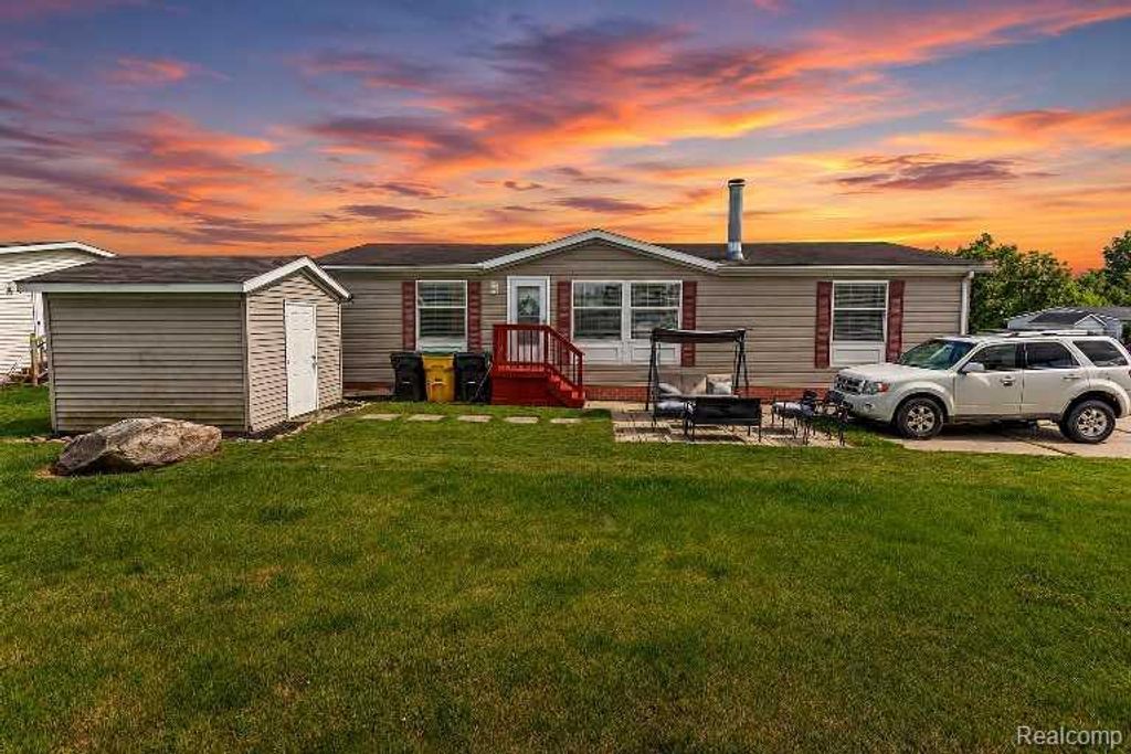 9544 Rhodes Court, Salem township