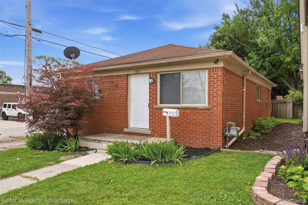 1303 College Avenue, Lincoln Park city