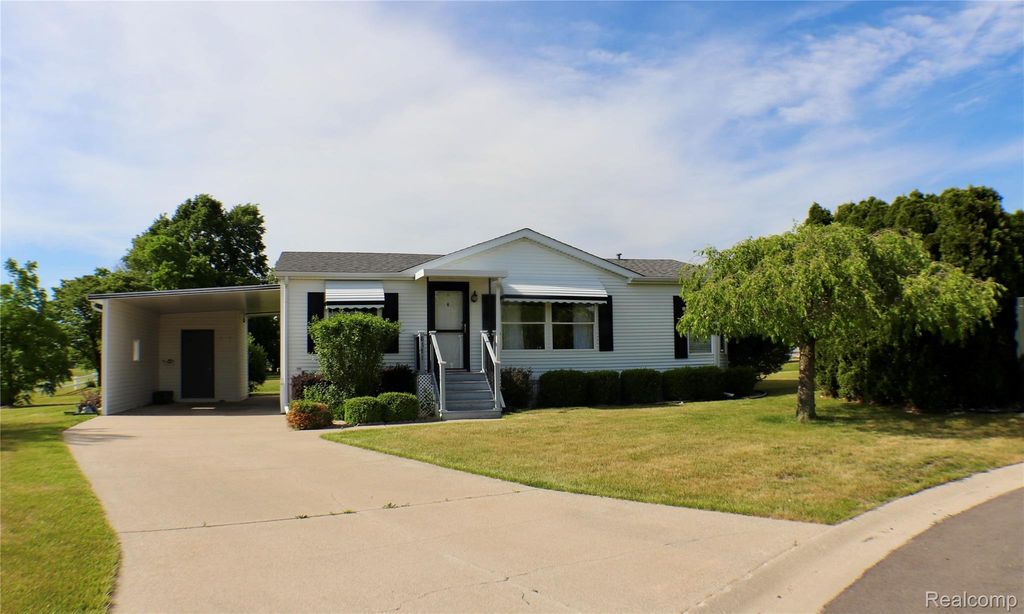 8171 Chickadee Court, Tittabawassee township