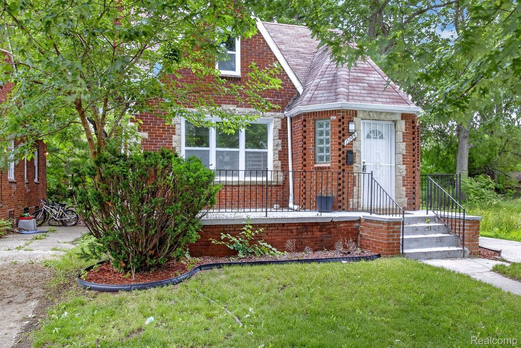 15784 Pinehurst Street, Detroit city