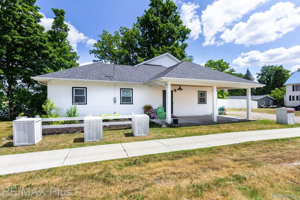6339 Gale Road, Atlas township