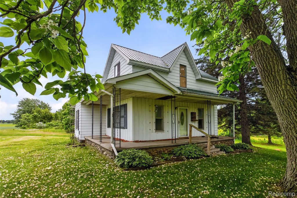 6007 Leix Road, Fremont township