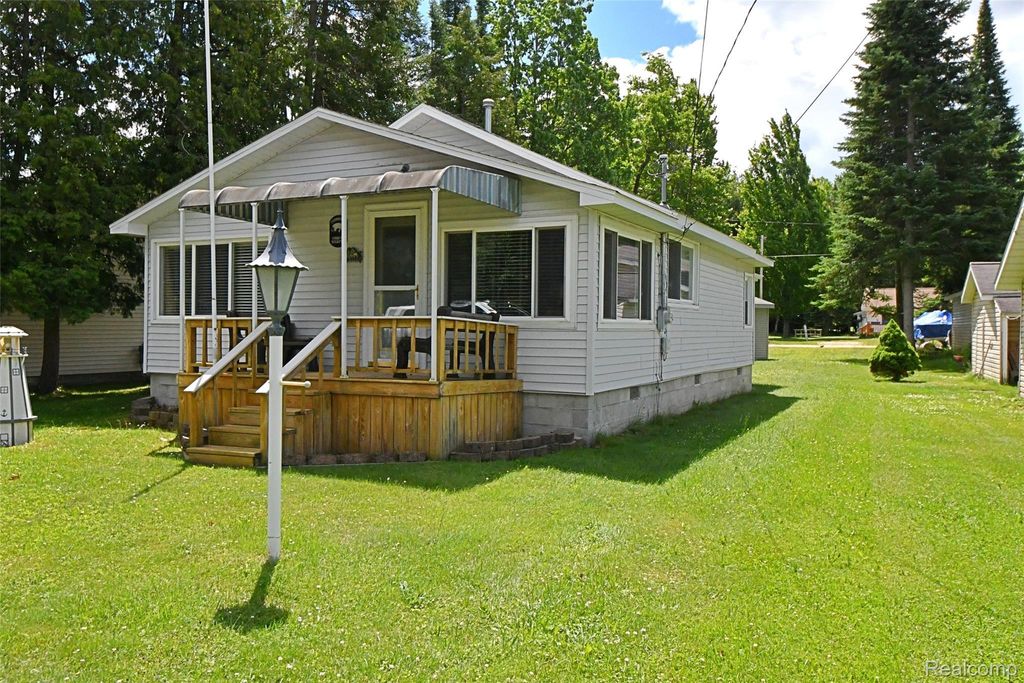 6622 Sunset Drive, Richfield township