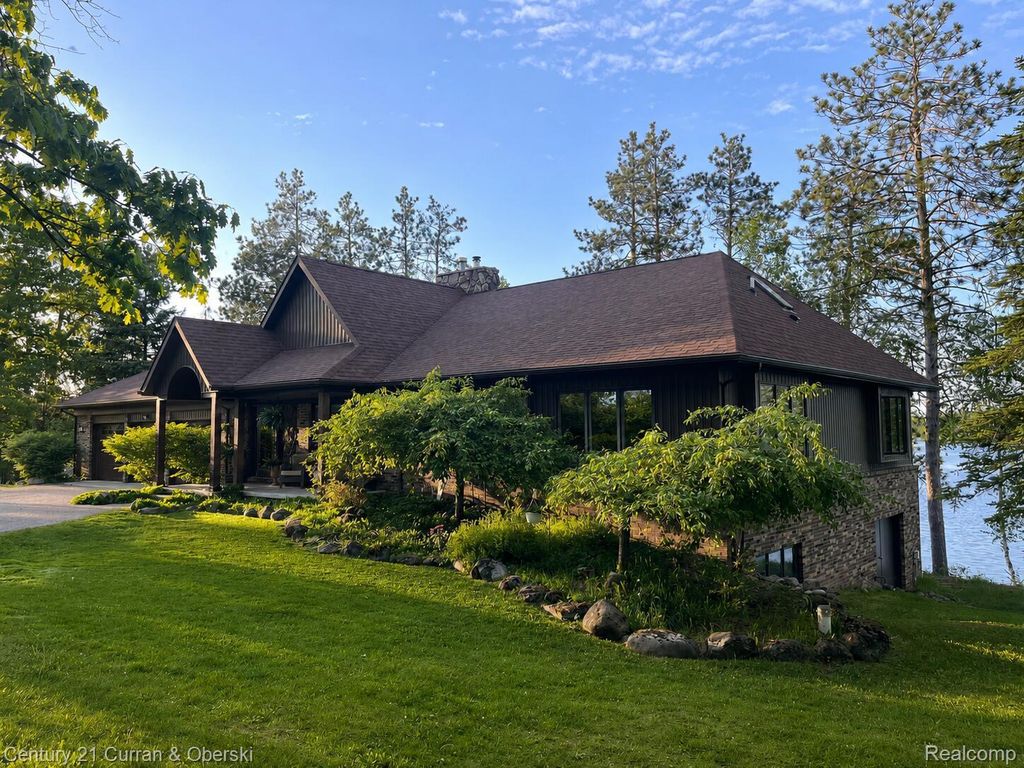 8775 Winding Ridge Drive, Bismarck township
