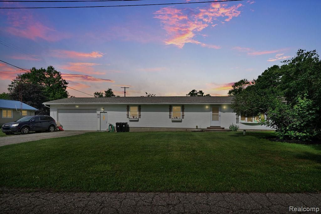 5607 Genesee Avenue, Otter Lake village