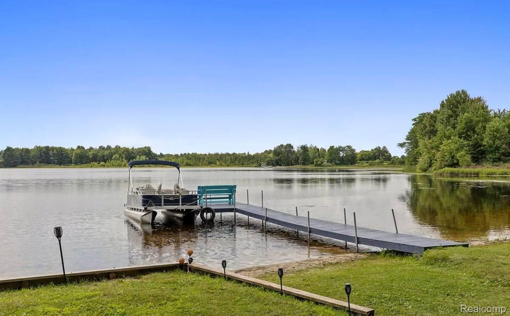4991 Lakeview Drive, Montcalm township