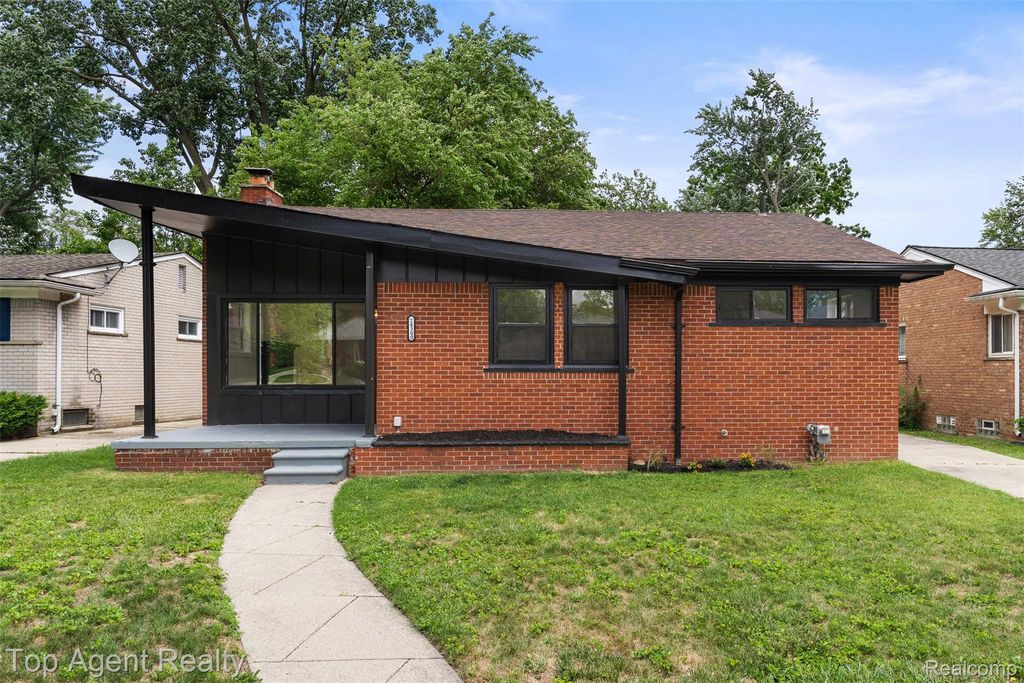 24300 Seneca Street, Oak Park city