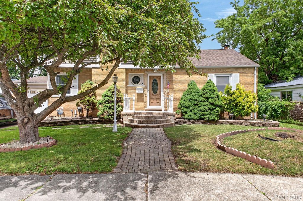 19315 Delaware Street, Roseville city