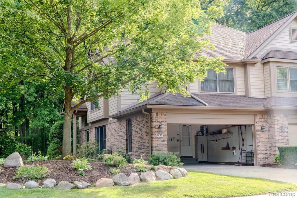 5235 Royal Vale Lane 70, Dearborn