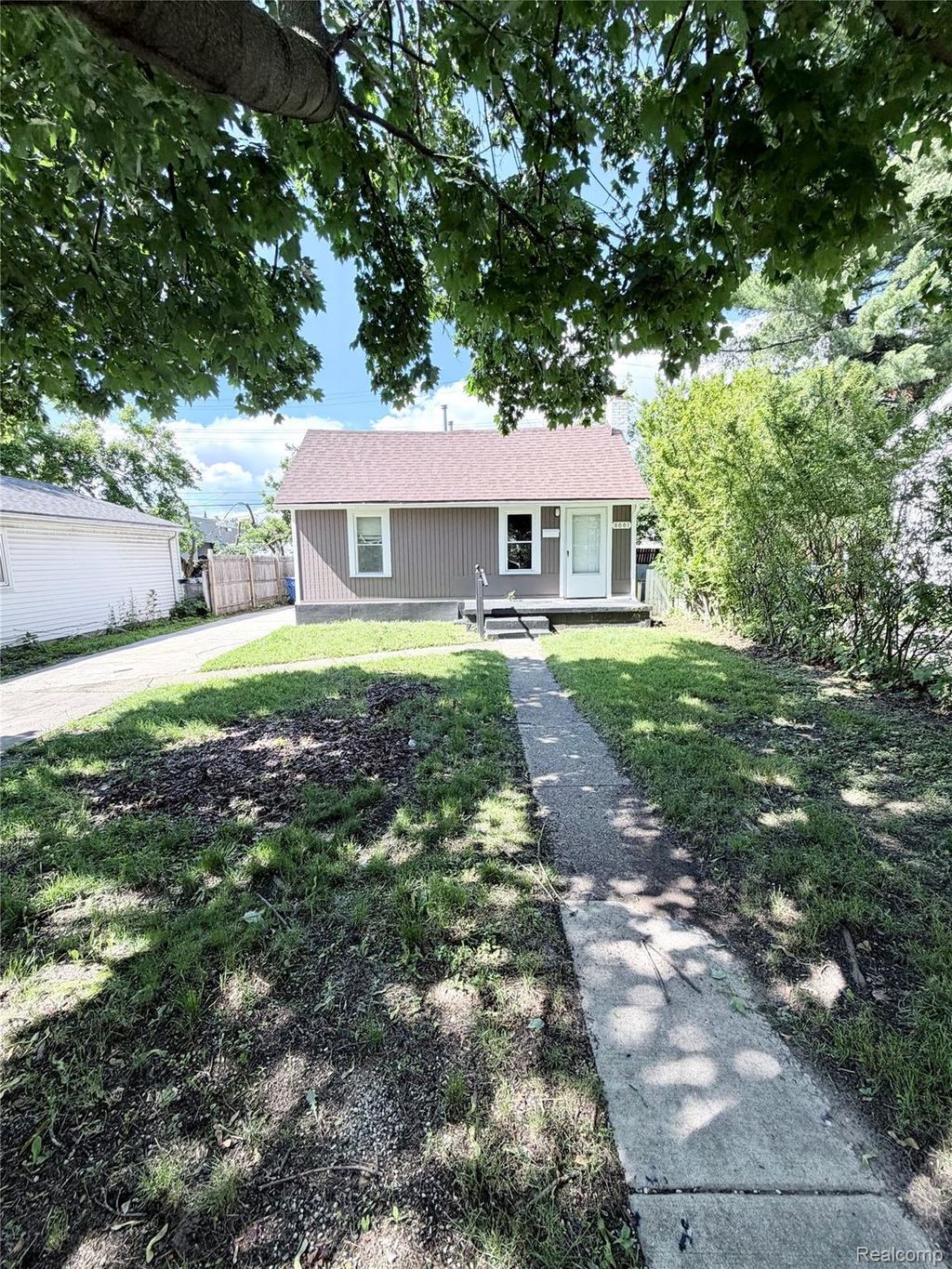 8661 Dodge Avenue, Warren city