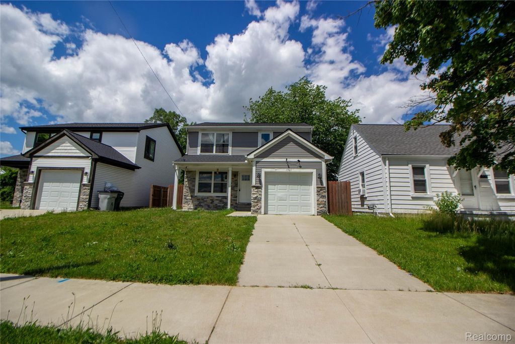 1761 E George Avenue, Hazel Park city
