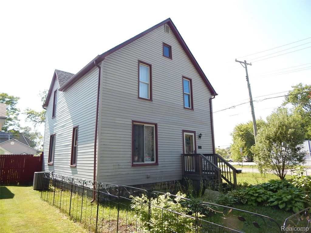 2739 Stone Street, Port Huron city