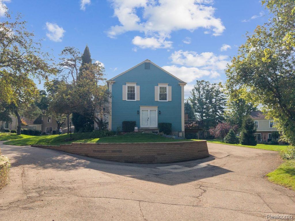 1319 Wagon Wheel Lane, Rochester Hills city