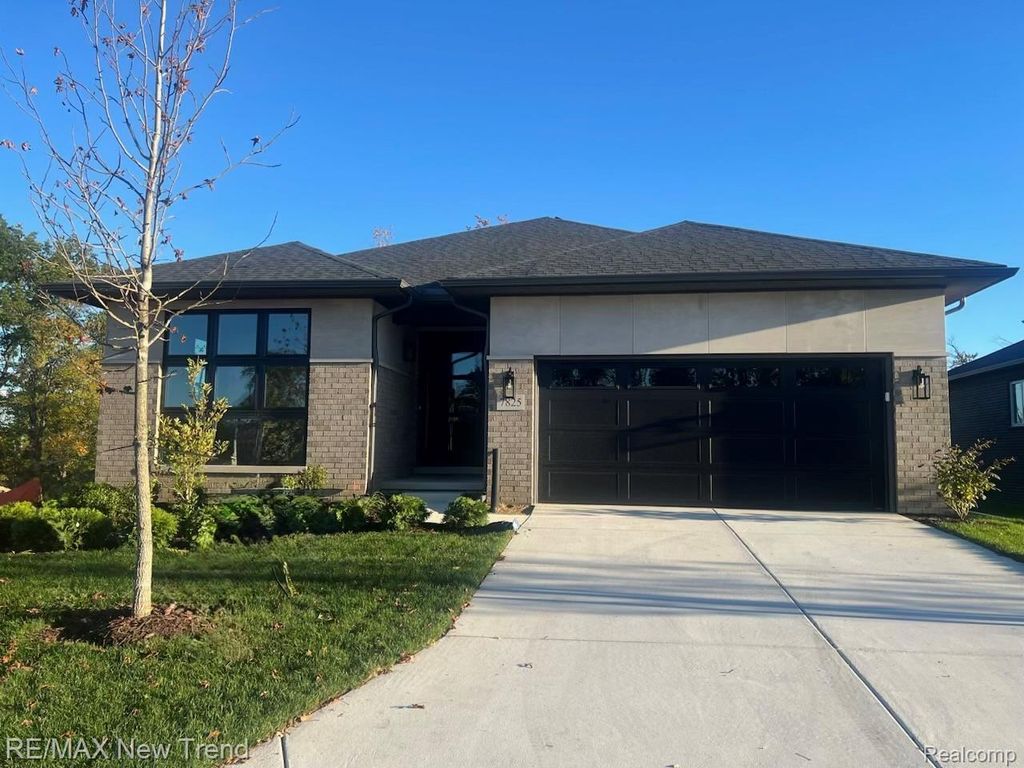 7825 Trailside Court, West Bloomfield