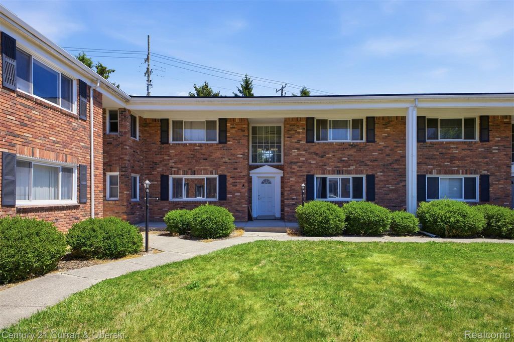 31831 Grand River Avenue 85, Farmington