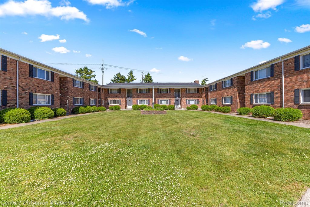 31831 Grand River Avenue 33, Farmington