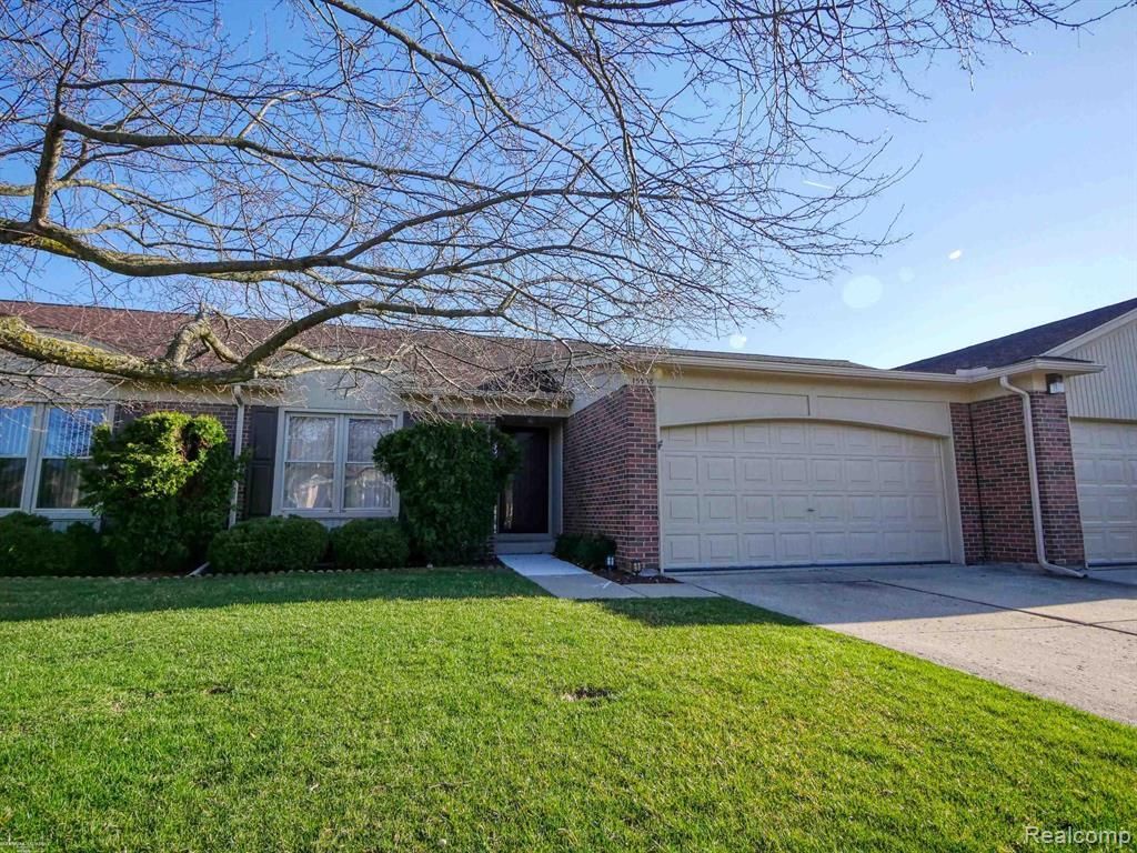15908 Plymouth Drive 387, Clinton Township