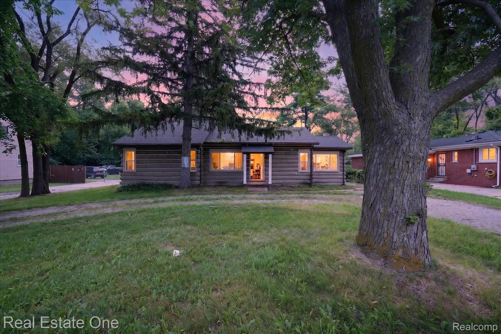 20980 Evergreen Road, Southfield city