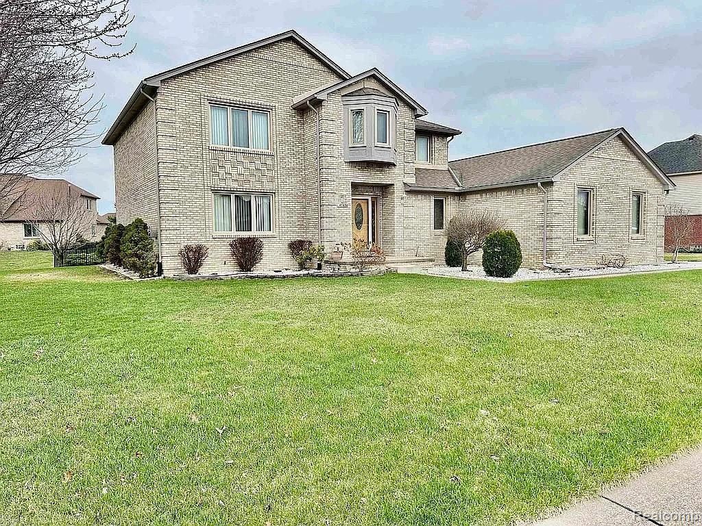 47630 Robins Nest Drive, Shelby charter township