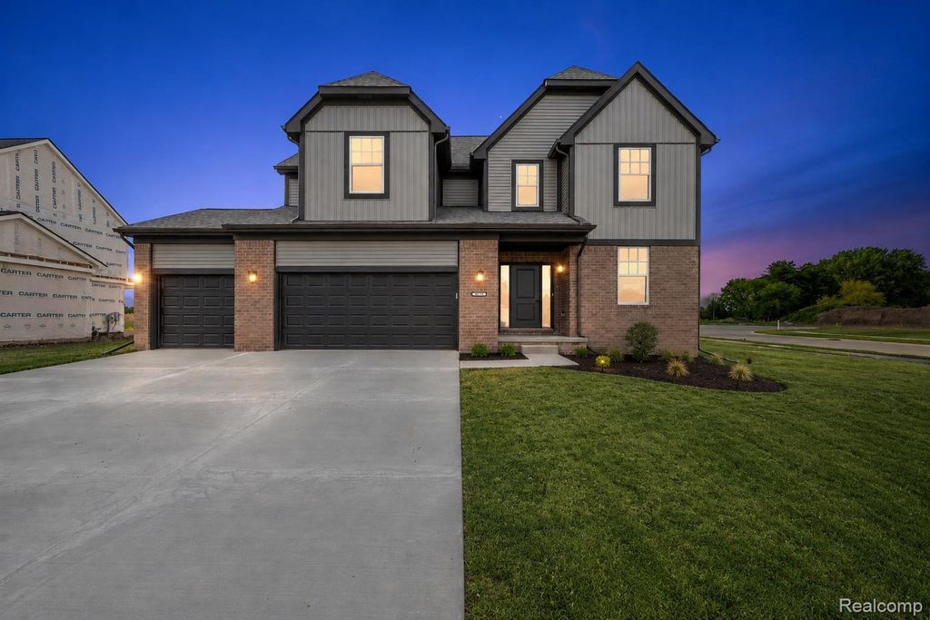 28325 Nadia Lane, Chesterfield township