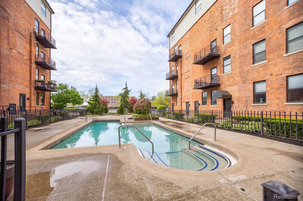 6533 E Jefferson #81 Avenue 326e, Detroit