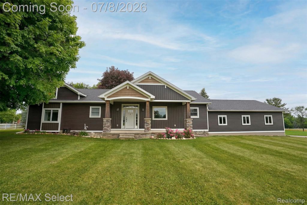 11025 Davison Road, Davison township