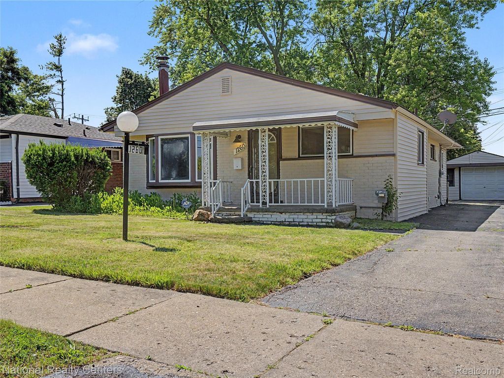 1260 Maurer Avenue, Pontiac city