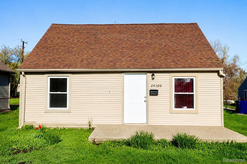 24100 Berry Avenue, Warren city