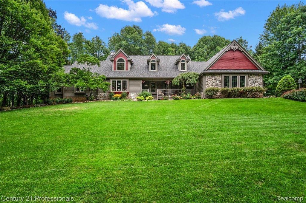 9200 Fox Hollow Road, Clarkston