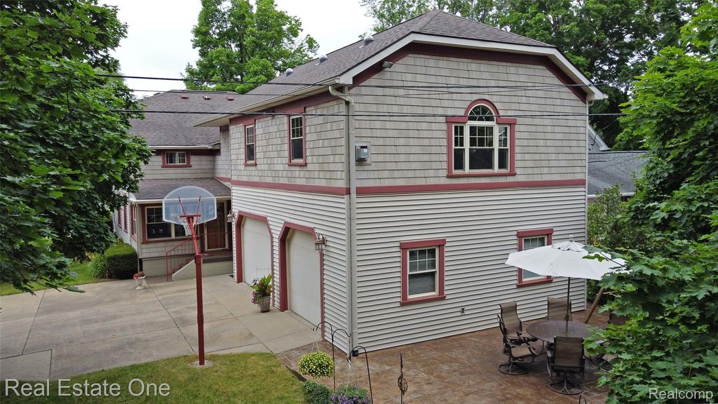 4 N Church Street, Brandon charter township