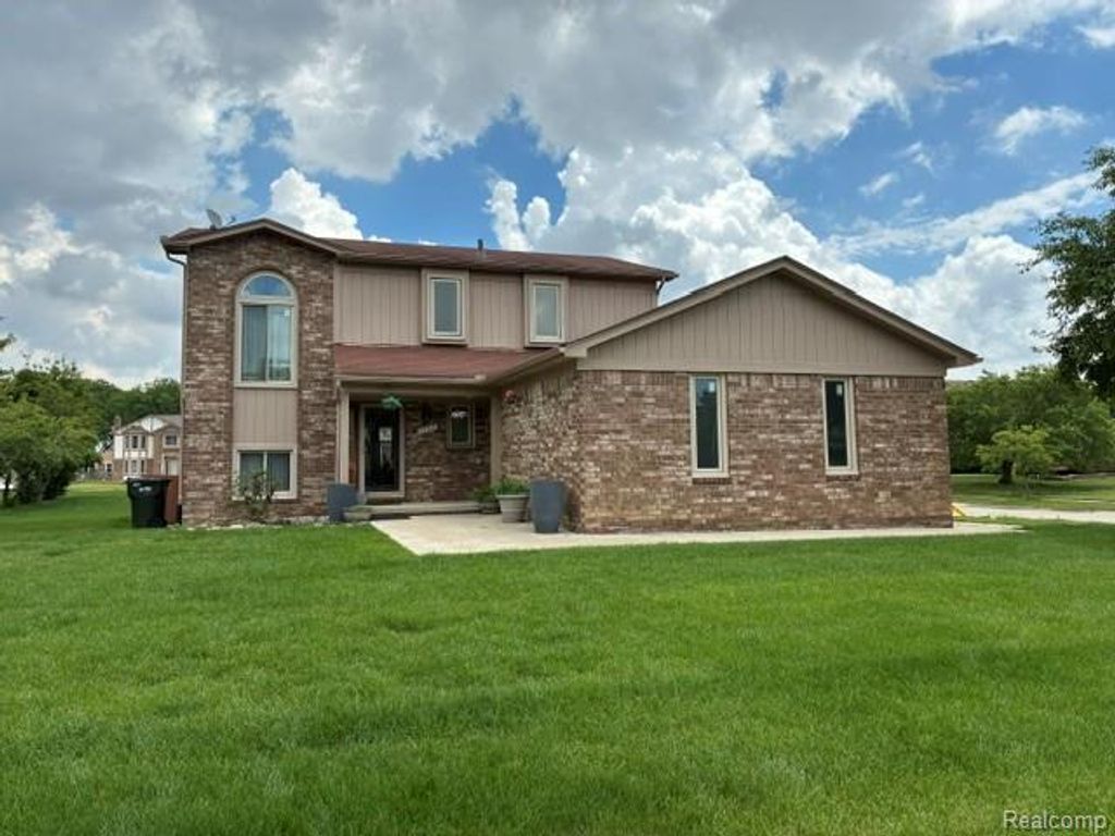 35616 Drake Drive, Sterling Heights city
