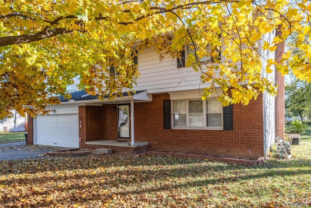 5297 Oaktree Drive, Flint charter township
