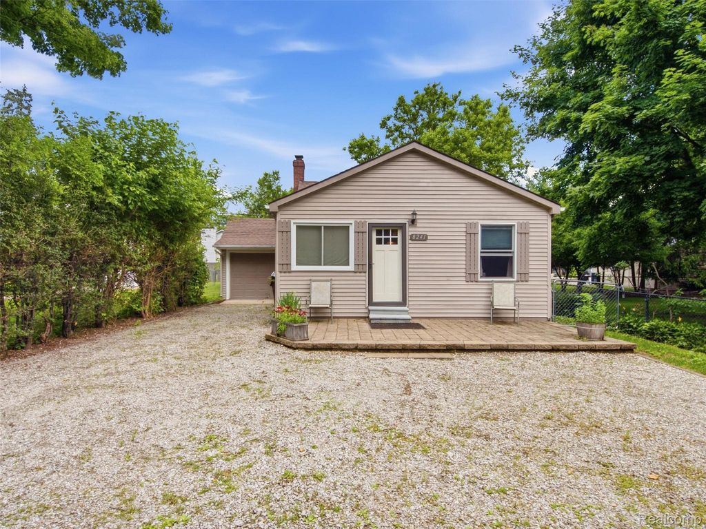 8241 Janis Street, Utica city
